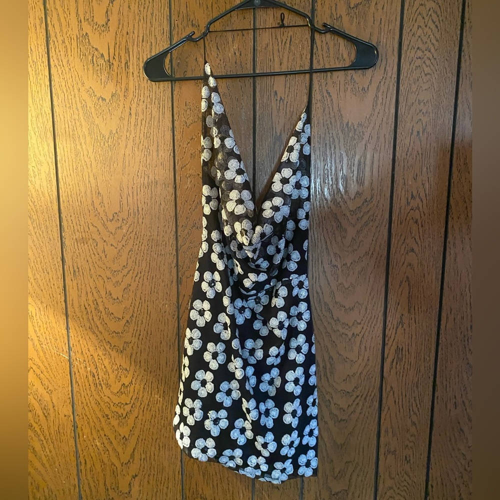 O-mighty floral dress 🖤🤍